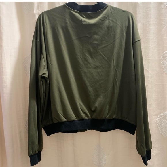 Olive Green Bomber Jacket NWT Lightweight - Picture 2 of 4